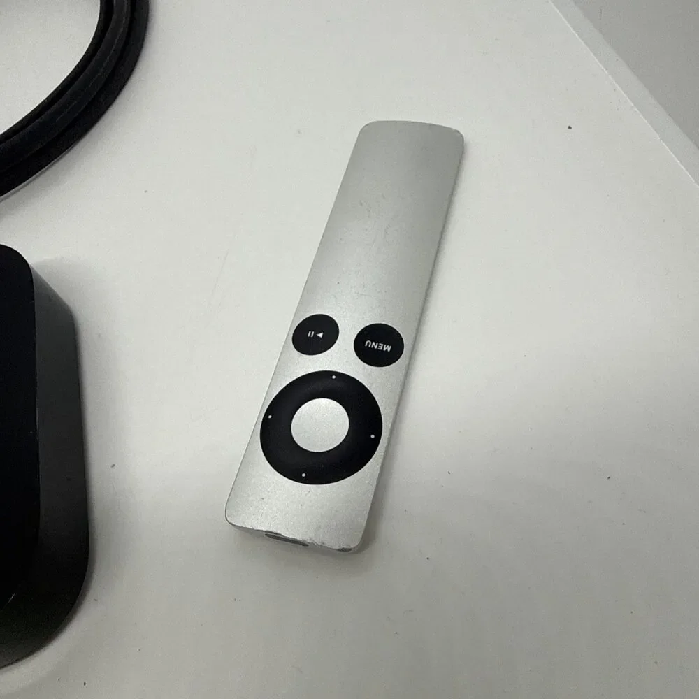 Apple TV 3rd Gen A1469 HD Media Streamer Streaming Box, Power Cord & Remote